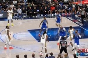 出其不意!费尔斯回马枪随手一抛打进压哨跳投