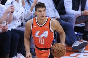 替补火力!博格达诺维奇14中8&三分8中5射落21分 另有3板3助4断